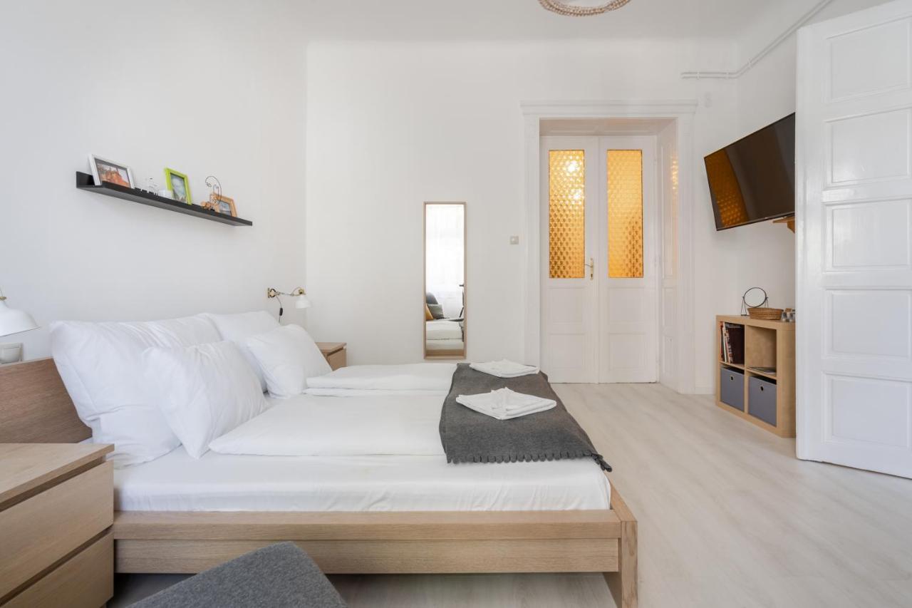 Gellert Mountain Apartment บูดาเปสต์ ภายนอก รูปภาพ